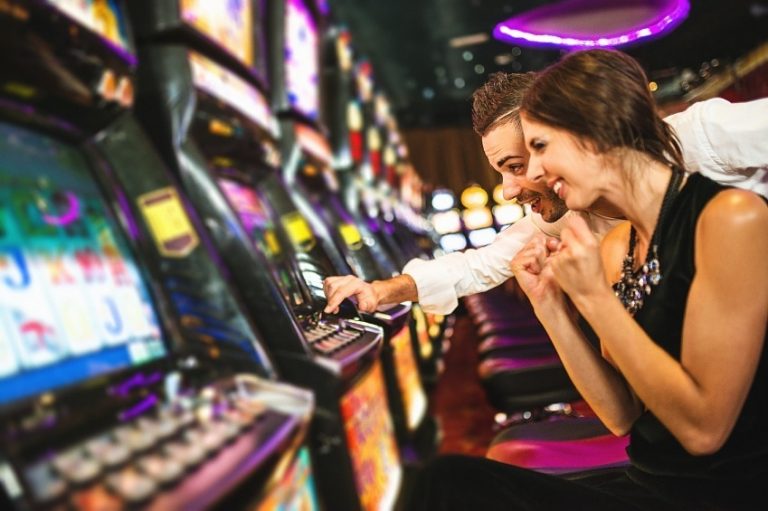 Pros and Cons of Online Slot Machines