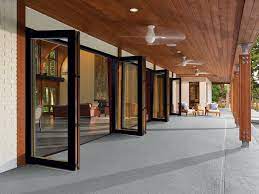 Living in Two Worlds: What We Could Have Been Thanks to Sliding Doors